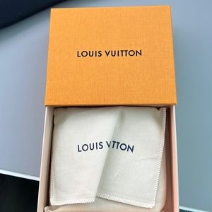 Authentic Barely used Louis Vuitton Men’s Damimier Wallet black & grey